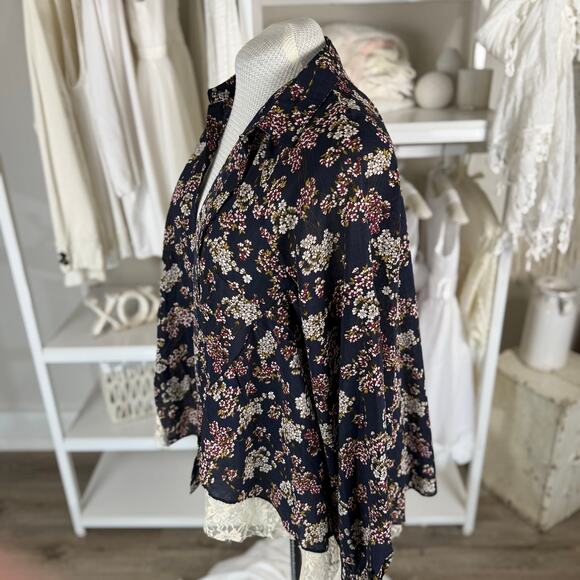 Umgee Women's Size L Black Floral Flowy Button Up Blouse w/ Lace Trim  3464 - Picture 4 of 10